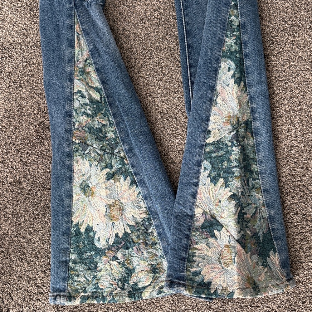 Vervet Floral Flare Blue Jeans - Picture 5 of 7
